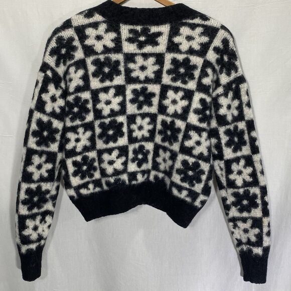 SO Fuzzy Floral Sweater Cropped Pullover Soft Thick Knit Womens M Black White - Picture 3 of 9